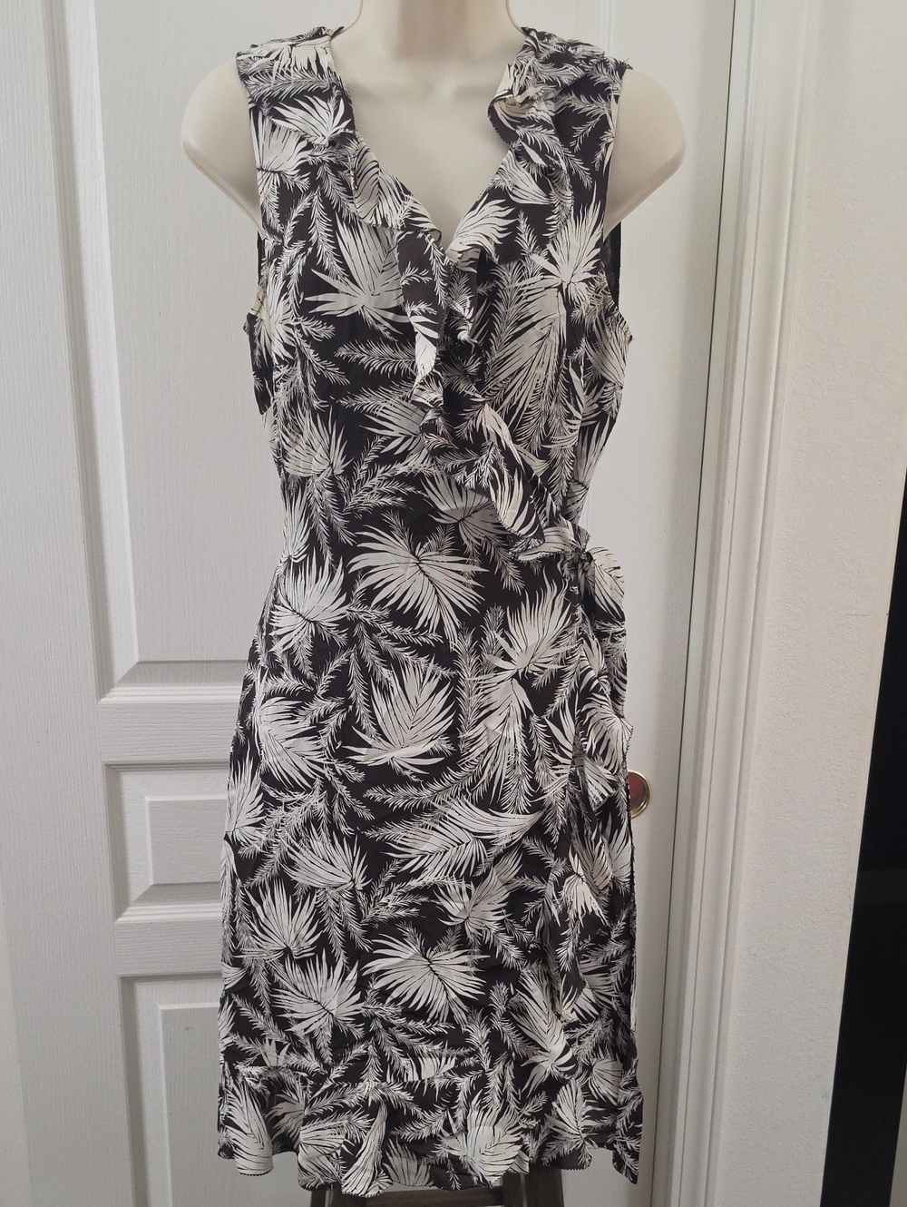 MICHAEL Michael Kors | palm print 100% silk wrap dress, ruffled V-neck Size 8